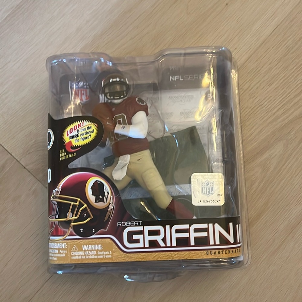 MCFARLANE TOYS SPORTS NFL QUARTERBACK ROBERT GRIFFIN III JERSEY No.10 FIGURINE